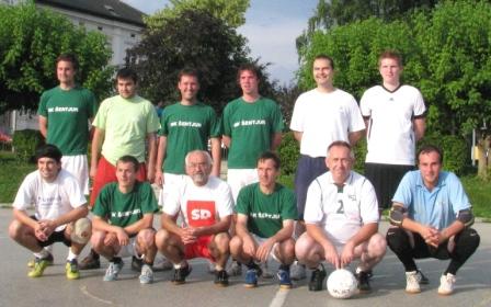 Udeleženci revijalne tekme v malem nogometu (foto: Bogdan Rahten)